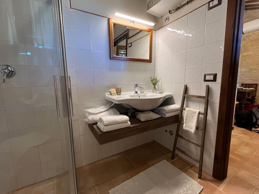 La Capparuccia Apartment Чивитанова Марке Екстериор снимка