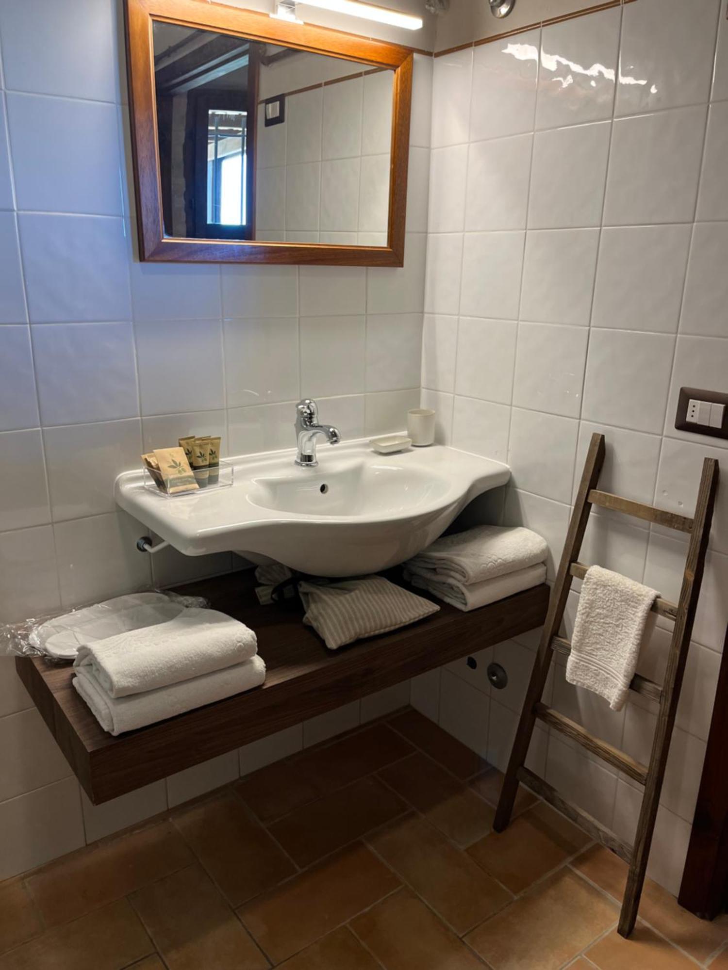 La Capparuccia Apartment Чивитанова Марке Екстериор снимка